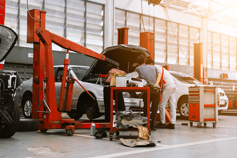 Engine Repair & Emissions Repair Shop in Romeoville KY - Checking For Engine Repair